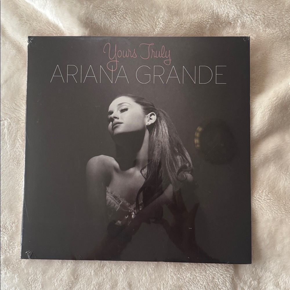 Ariana Grande 'Yours Truly' Vinyl (UNOPENED))